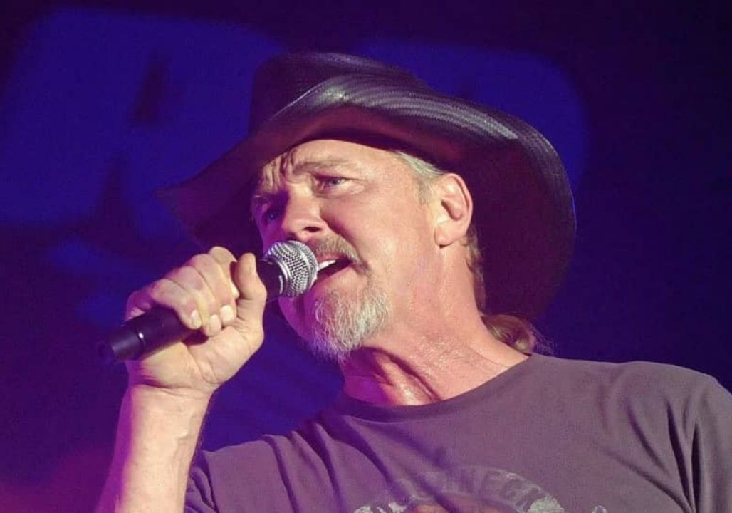 Trace Adkins – Brown Chicken Brown Cow