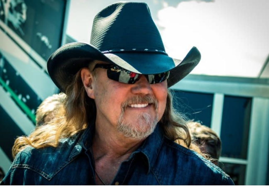 Trace Adkins – Out Of My Dreams