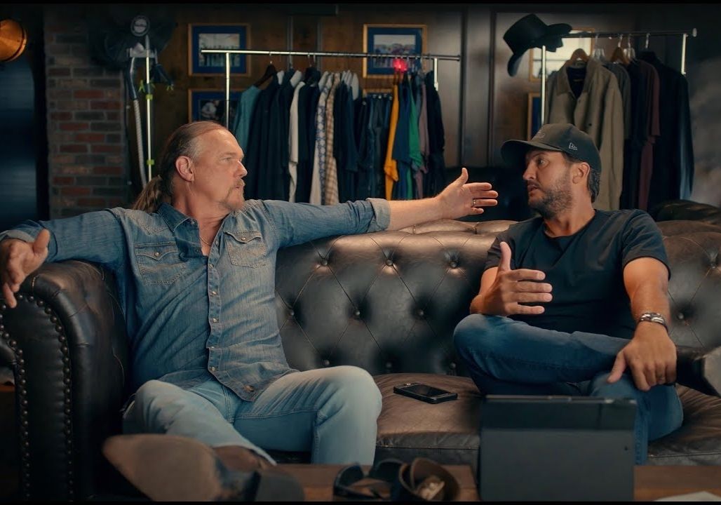 Trace Adkins – Where The Country Girls At (feat. Luke Bryan and Pitbull) (Official Music Video)