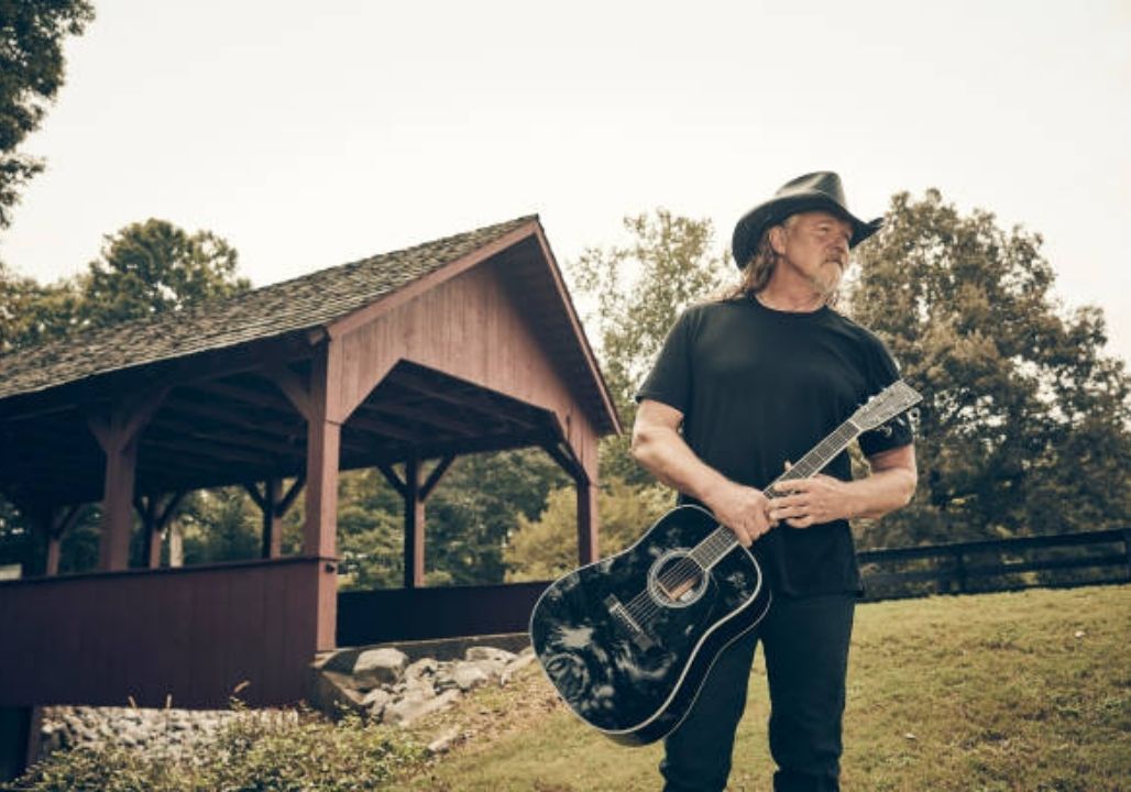 Trace Adkins – Ain’t That Kind of Cowboy (Official Video)