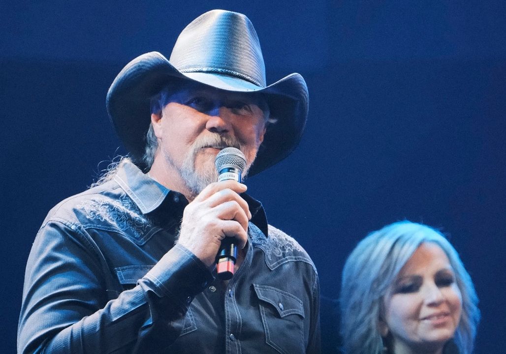 Trace Adkins – Brown Chicken Brown Cow (Viewing Party)