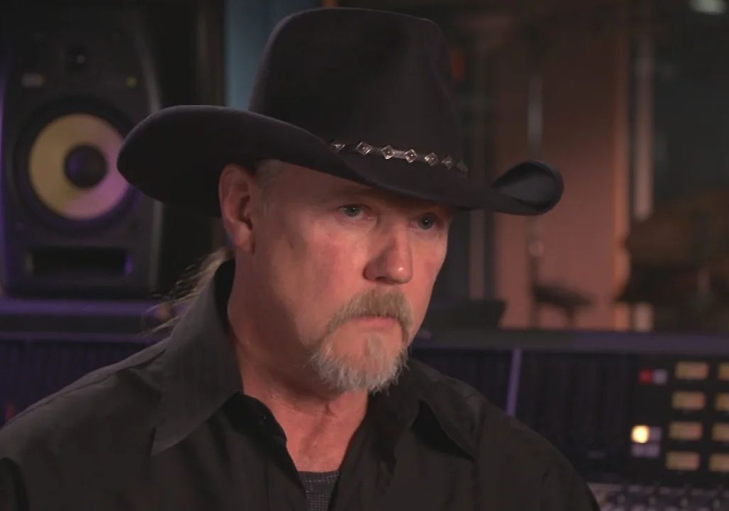 Trace Adkins – Every Light In The House (Official Music Video)